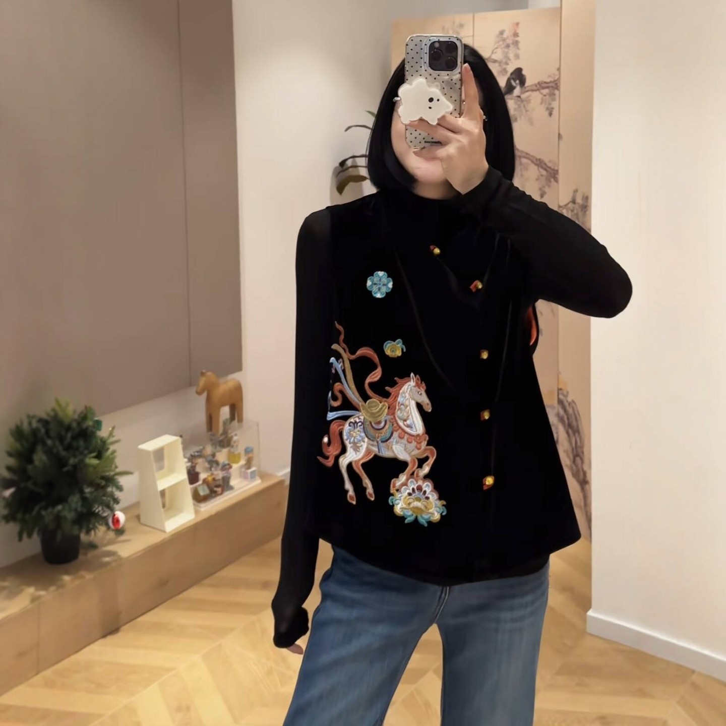 新中式重工小马刺绣马甲女装2026春季高级感国风短款盘扣马夹上衣,女装/女士精品,马夹,淘宝优惠券,粉丝福利购,淘宝优惠卷