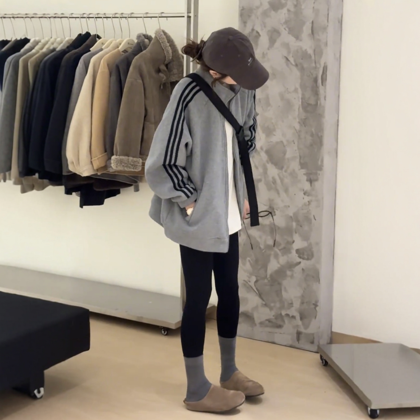 爆款设计感立领三条杠加绒卫衣