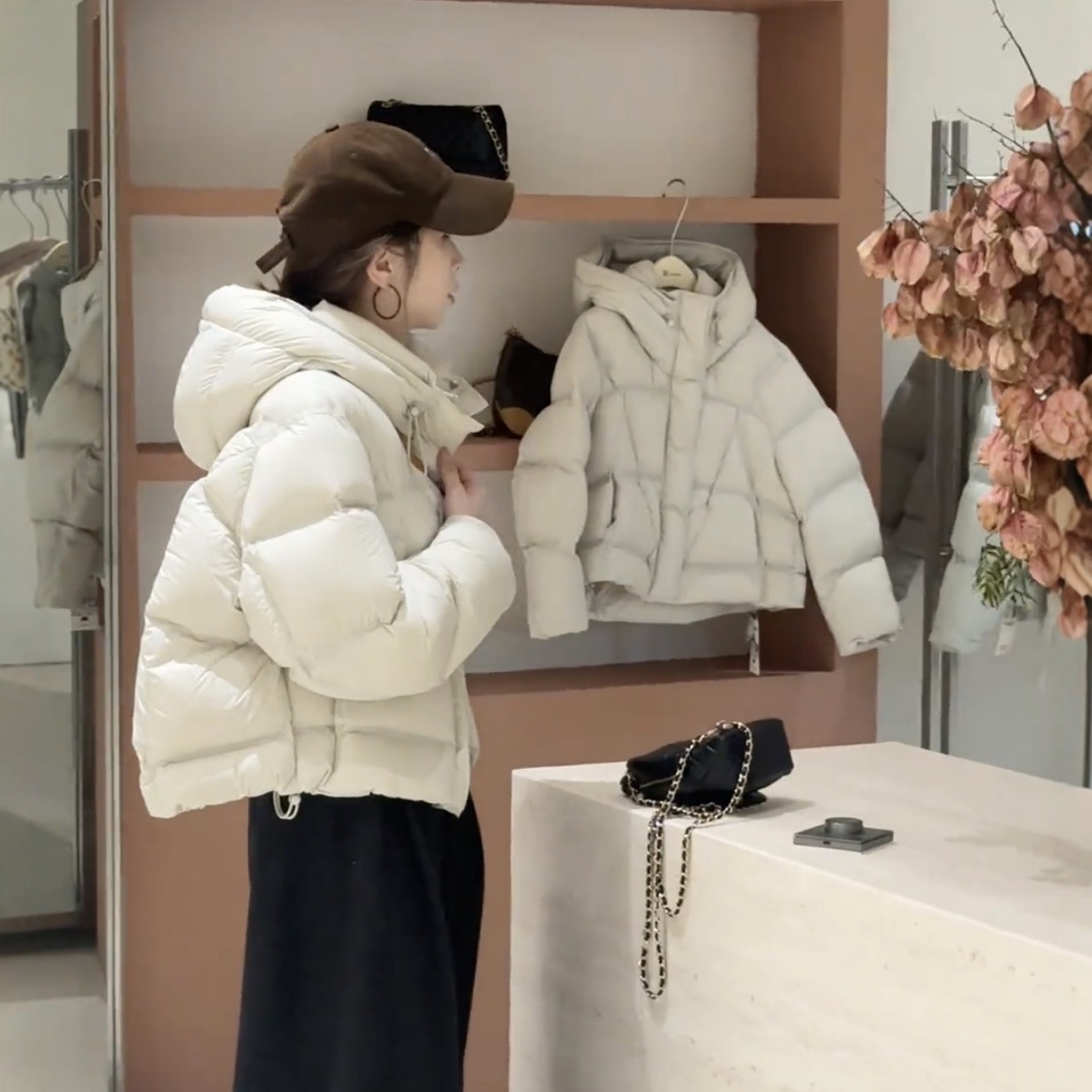 韩系高级感泡芙连帽羽绒服短外套