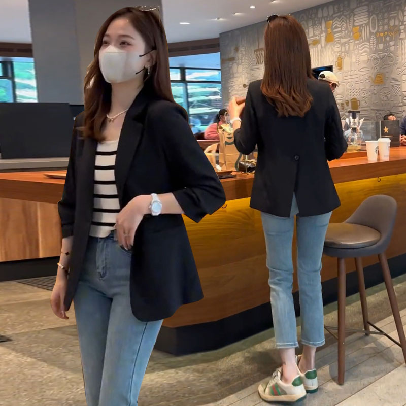 短款小个子设计感西装外套女2025春装新款显瘦休闲后开叉西服上衣