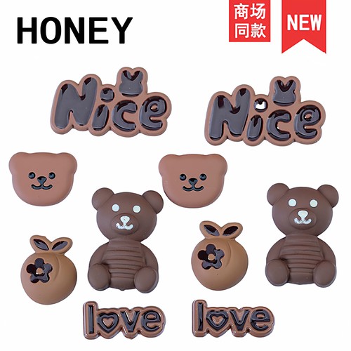 勃肯鞋咖色小熊字牌系列树脂配件洞洞鞋鞋扣diy鞋花装饰扣