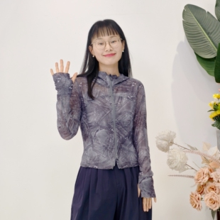 可路莎专柜252306夏季修身网纱防晒连帽上衣女印花长袖外套