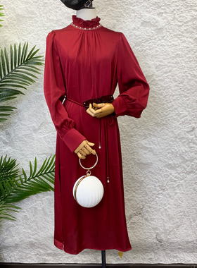 可路莎C211006缎面收腰连衣裙春秋新款气质花边领长袖中长裙