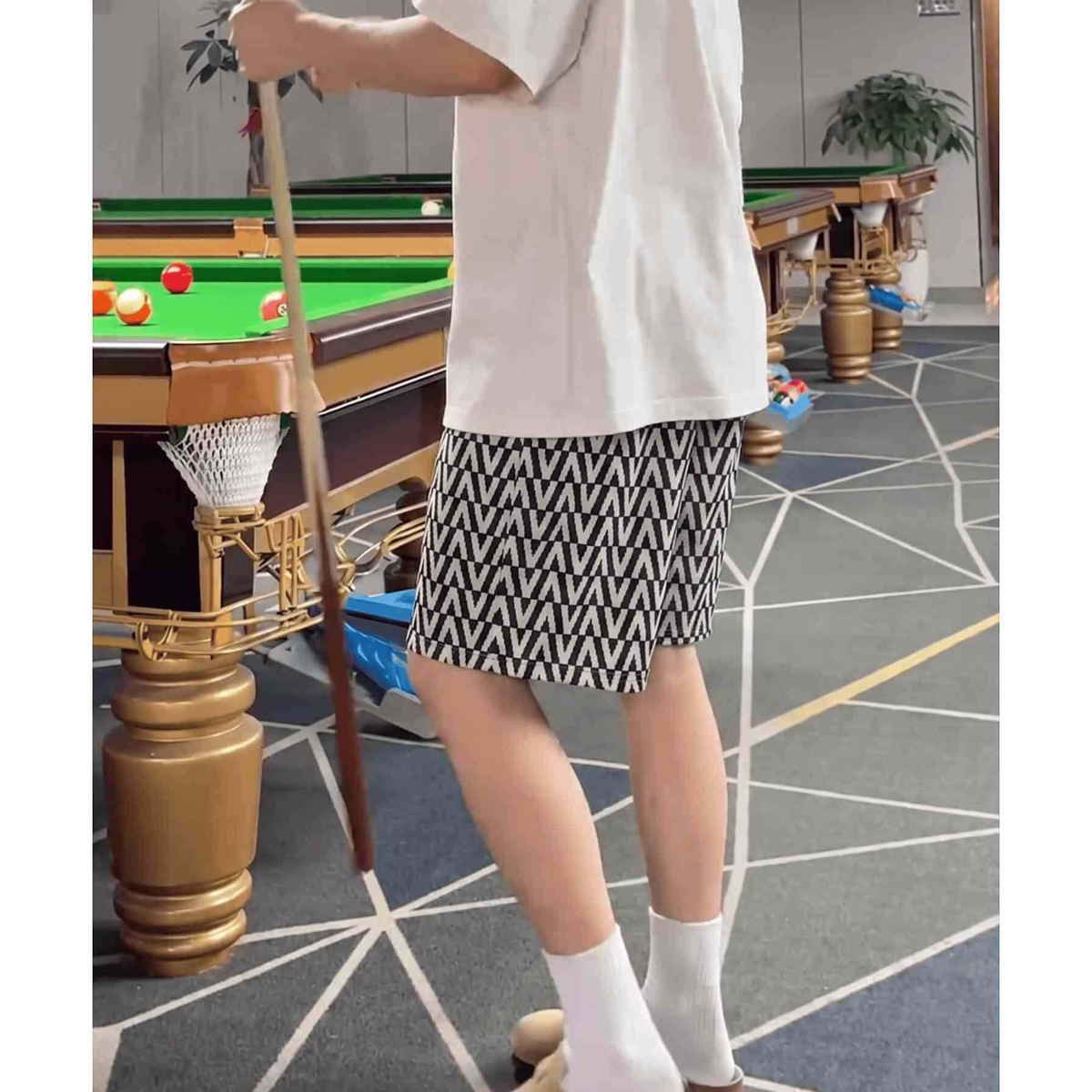 高街几何字母五分裤松紧束腰情侣同款轻薄透气海边度假沙滩短裤
