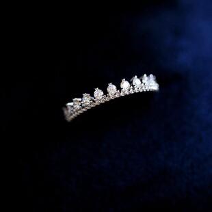S925莫桑石戒指单排小皇冠排戒搭配叠戴高级感轻奢百搭镀银钻戒女