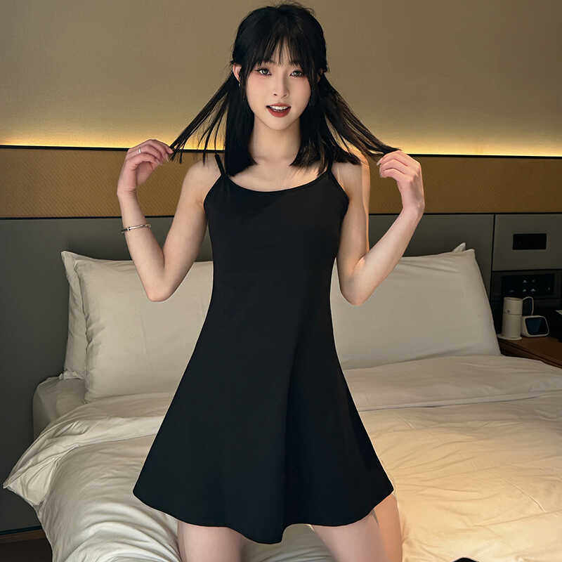 赫本风性感吊带连衣裙短款夜店女装夏季修身高腰A字无袖小黑裙子