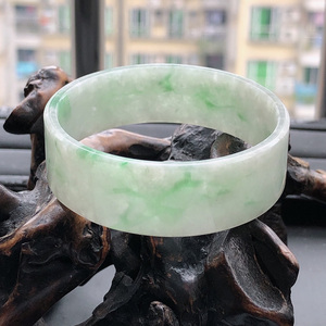 52圈缅甸天然翡翠A货飘绿花手镯