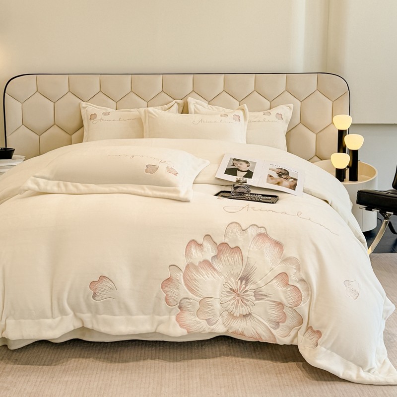 2025新款刺绣花纯色牛奶绒床上四件套冬季双面加绒被套床单珊瑚绒