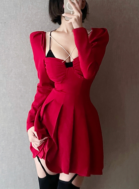 图图小有名气的复古纯欲大红白色礼服黑色钻链腿精系列连衣裙方领