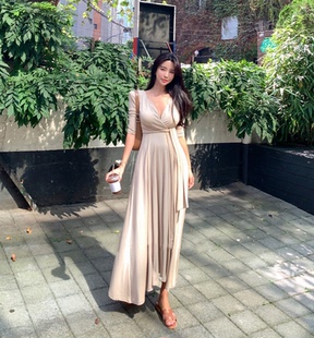 图图小有名气的2025夏季新款韩版修身显瘦百搭V领绑带收腰连衣裙