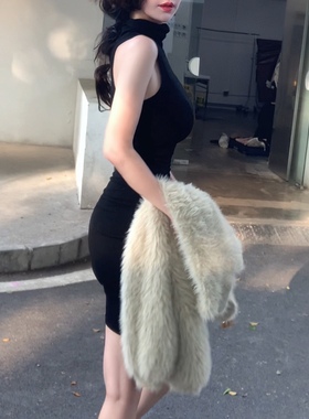 图图小有名气高领无袖性感短裙黑色修身显瘦收腰打底连衣裙女2024