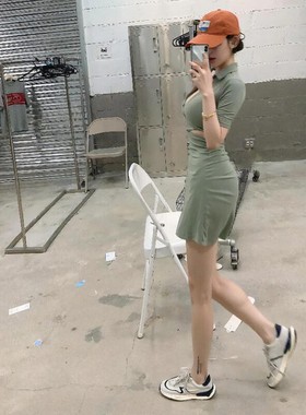 图图小有名气的军绿色经典镂空紧身显腿长连衣裙赠送扣子复古短裙