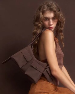 泰国小众品牌 gliss高级pu麂皮双口袋可斜挎大单肩包（卡包另配）