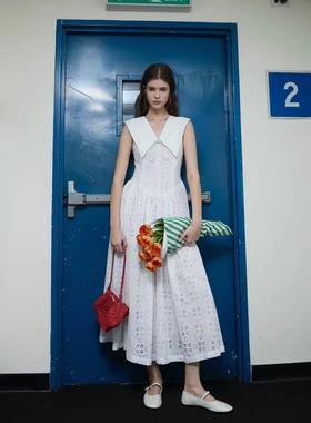 泰国潮牌 pleased 白色镂空刺绣V翻领无袖连衣裙