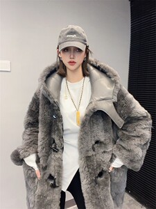 皮草外套女2023新款托斯卡纳皮毛一体冬季连帽牛角扣设计感大口袋
