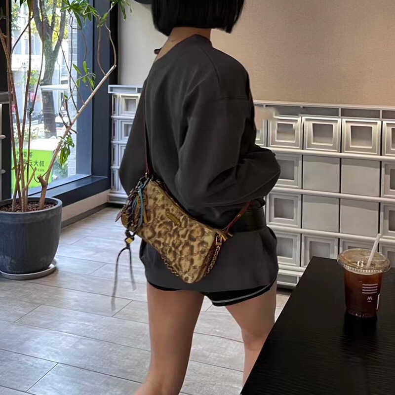 高级感小众豹纹包腋下包2025年新款女士链条包复古风格单肩斜挎包
