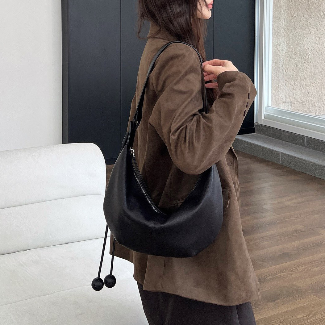 大容量通勤牛角包女2026新款高级感小众腋下饺子包百搭单肩斜挎包