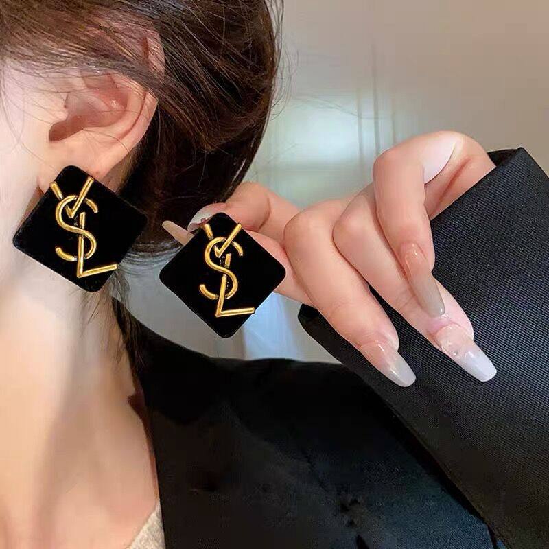 黑色复古丝绒小香耳钉气质轻名媛奢高级感耳环秋冬时尚夸张耳饰女