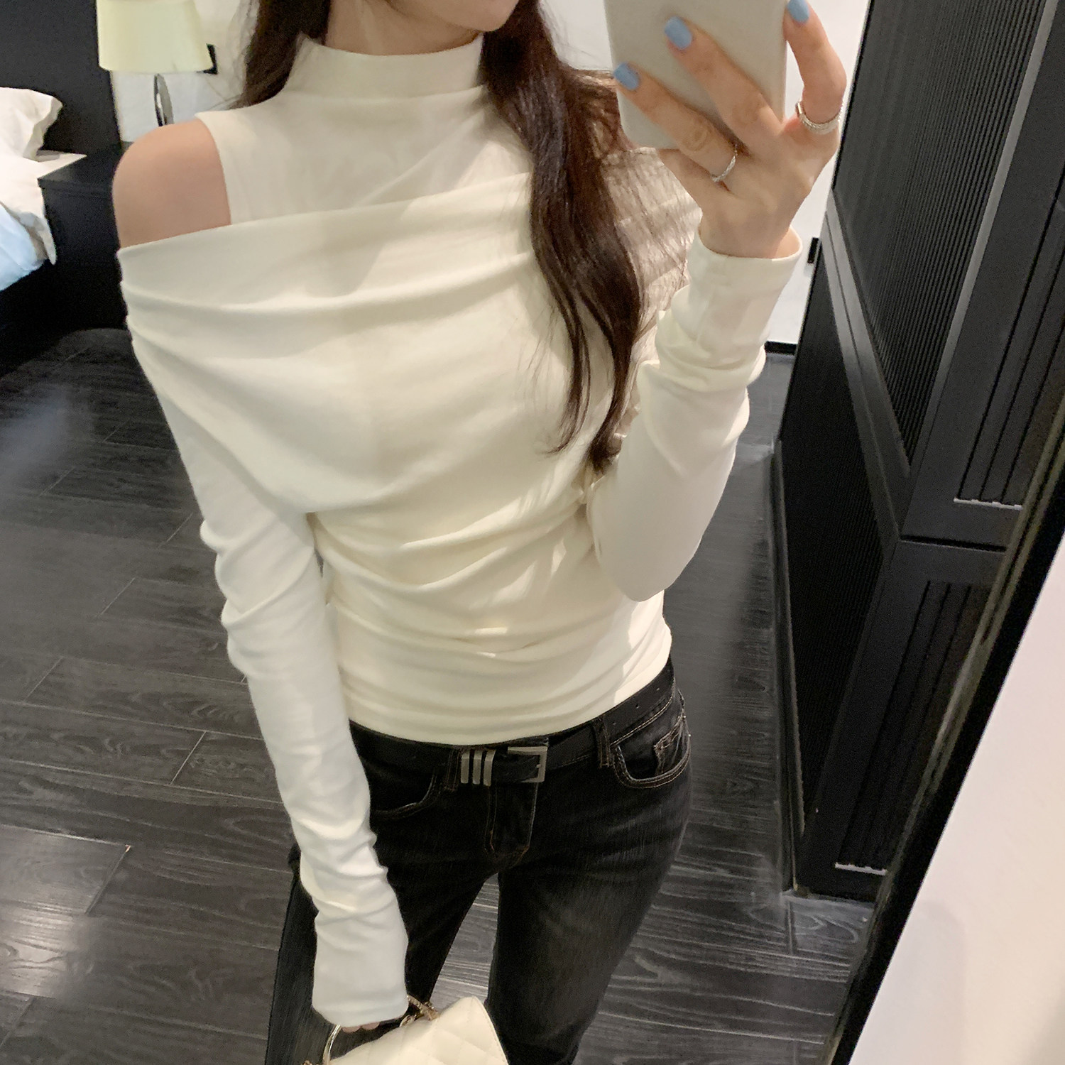 露肩设计高级感荡领卡其色长袖内搭打底衫女秋冬2025新款高领T恤