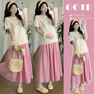 孕妇装休闲宽松字母T恤+粉色半身裙