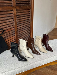 伊纤丽沫沫女靴2025新款尖头细跟高跟短靴女百搭时尚气质瘦瘦靴女