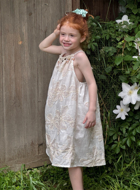 夏季女童麻棉刺绣花朵挂脖裙 女童贝壳沙滩度假裙子露背裙