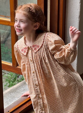 秋季女童格子刺绣翻领连衣裙 女童长袖塔克褶连衣裙长裙