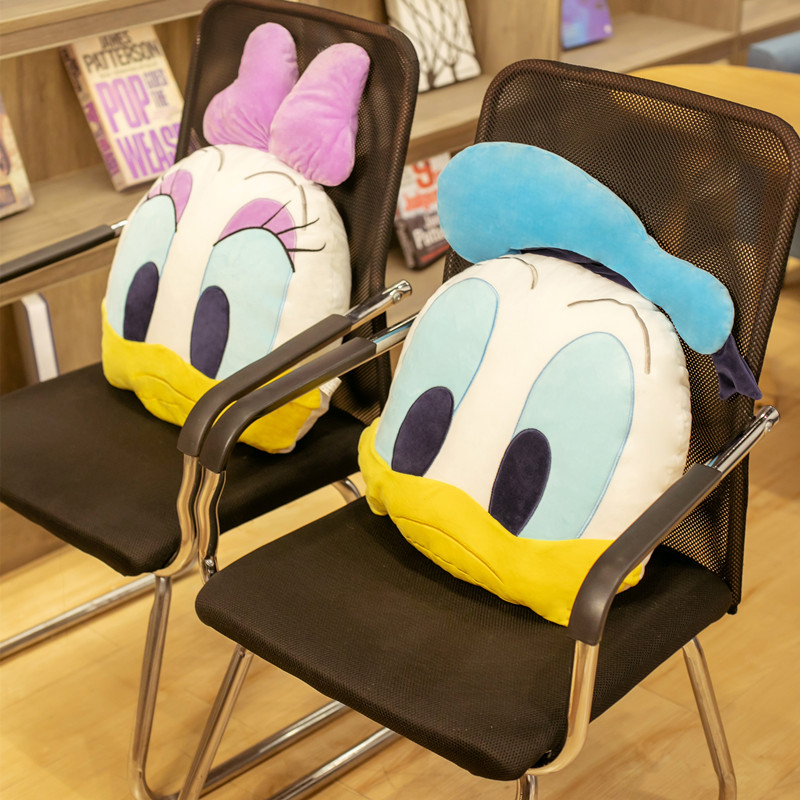 可爱唐老鸭抱枕腰椎靠垫久坐护腰