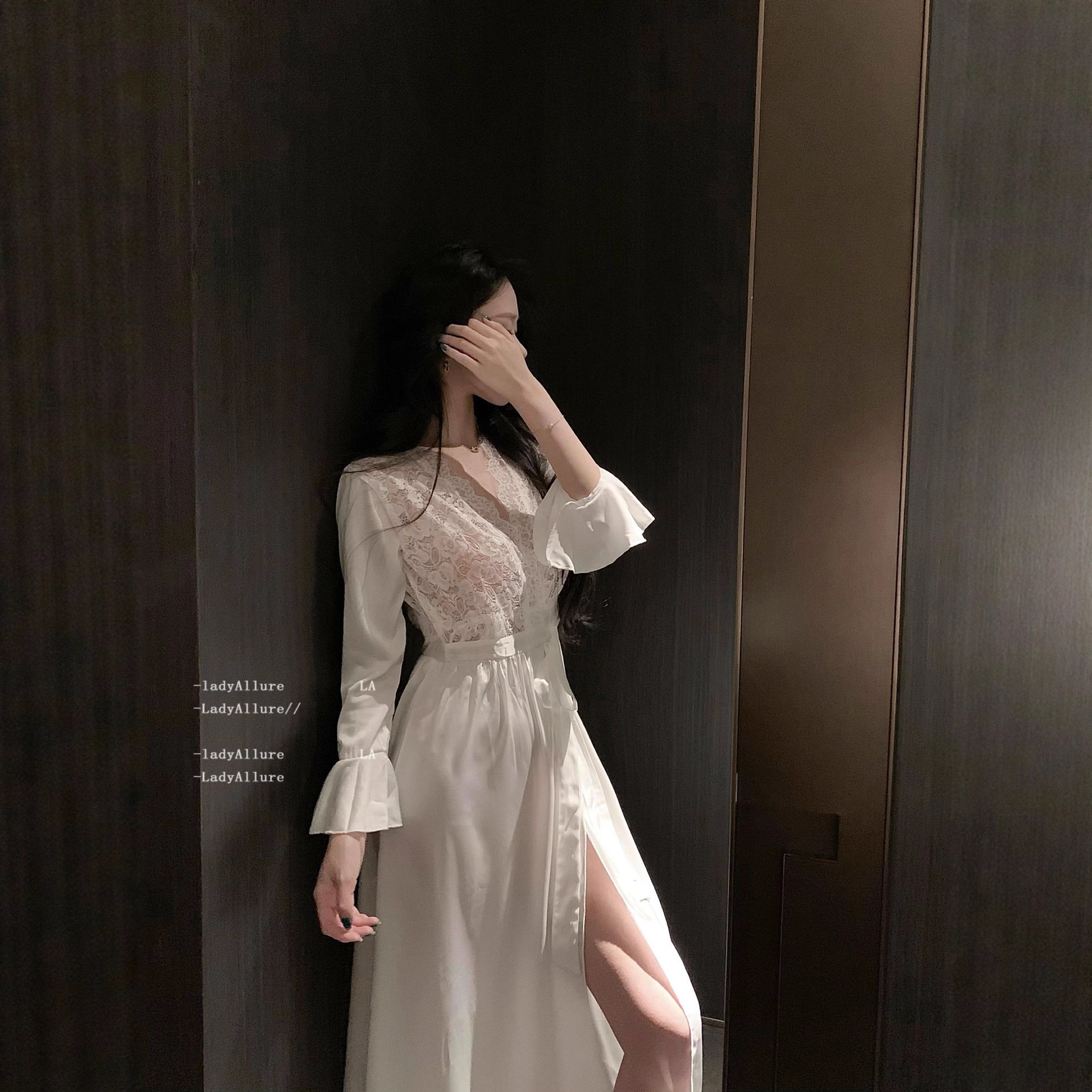 filia·温柔自洽丨静感系列*纯欲蕾丝性感深v冰丝睡裙女