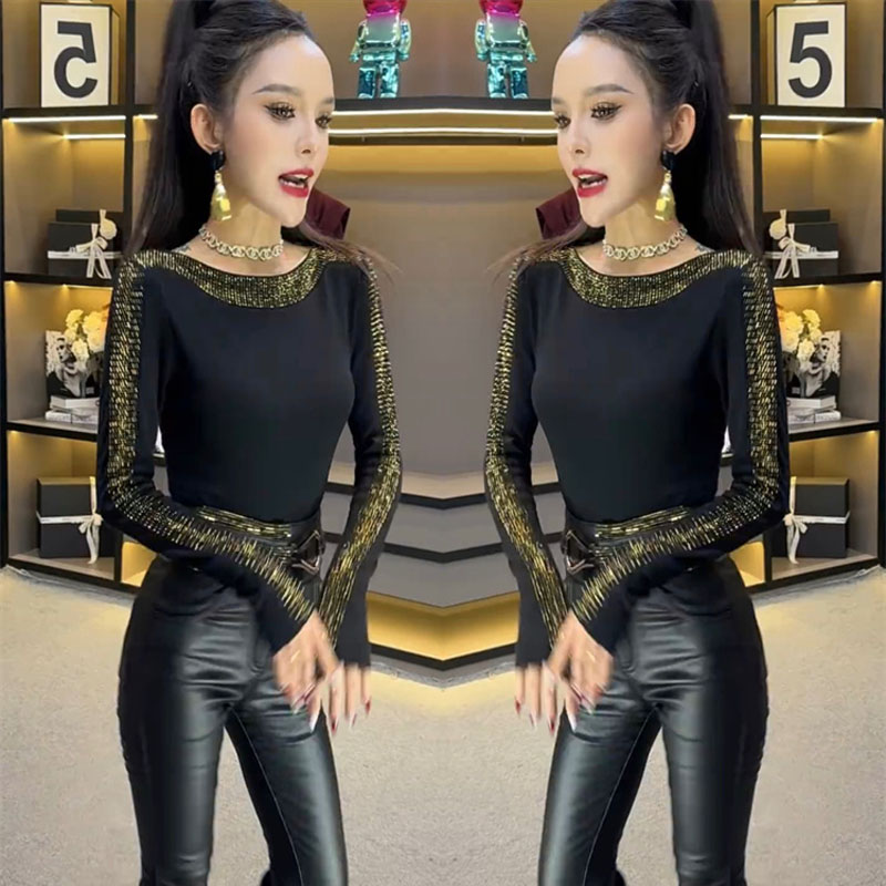 2025年冬季网红新款时尚小衫女性感重工亮钻一字肩拼接显瘦打底衫