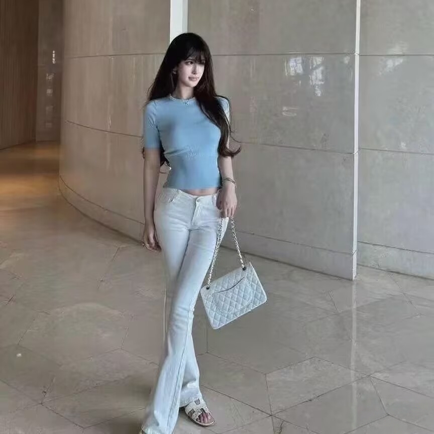 白色丰胯低腰牛仔裤纯色基础课弹力百搭包臀显腿长微喇叭长裤女