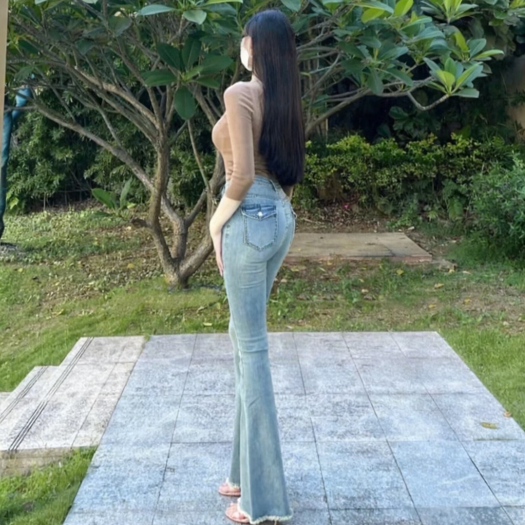 浅蓝色高腰提臀显瘦百搭微喇牛仔裤女修身弹力提臀口袋毛边长裤子