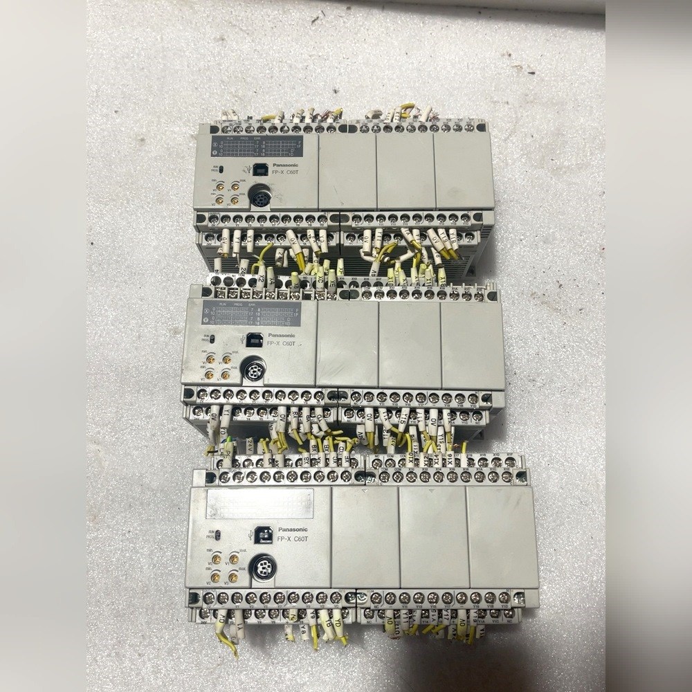 PLC AFPX-C60T两台 有需要的联系固定脚扣断裂 议价