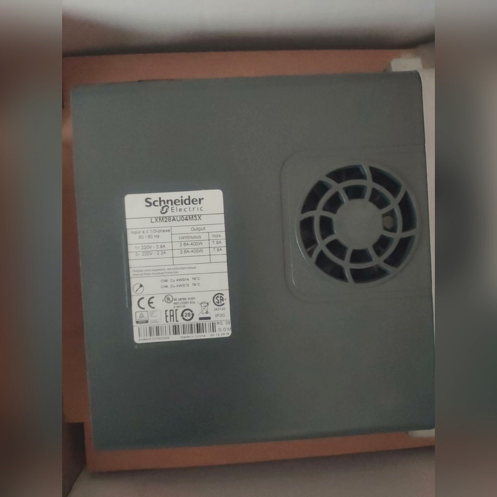 原装施耐德伺服驱动器LXM28AU04M3X  0.4KW 议价