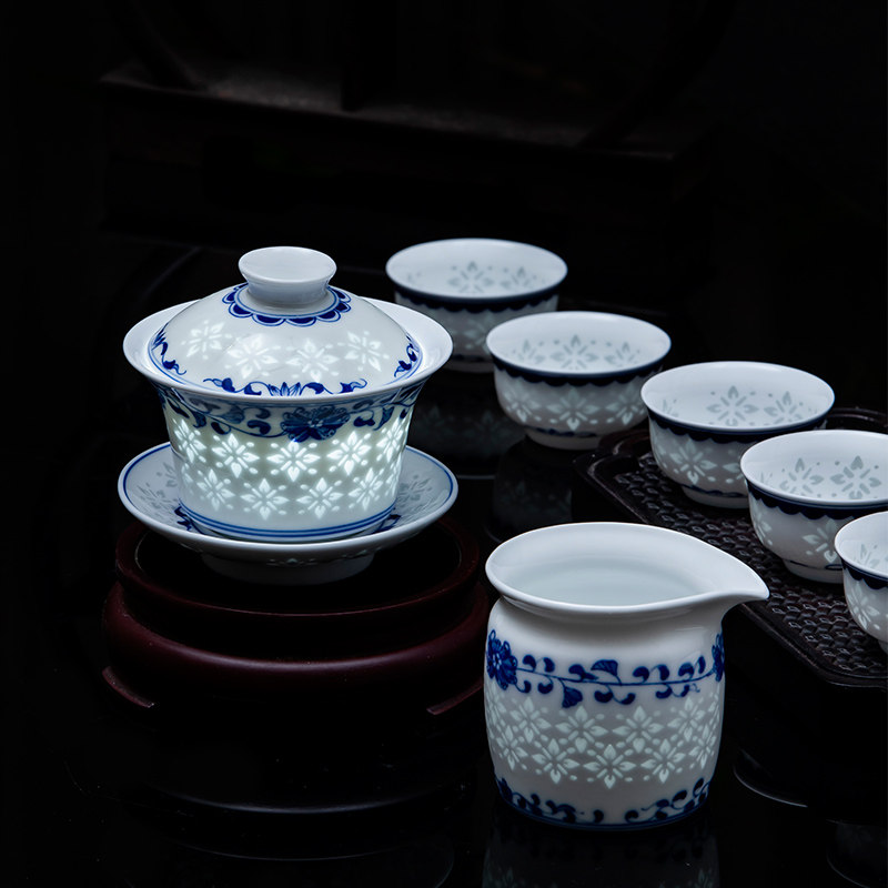青花玲珑瓷功夫茶具套装一盖碗六杯青花瓷镂空茶艺茶具8件套组,餐饮具,功夫茶具,淘宝优惠券,粉丝福利购,淘宝优惠卷