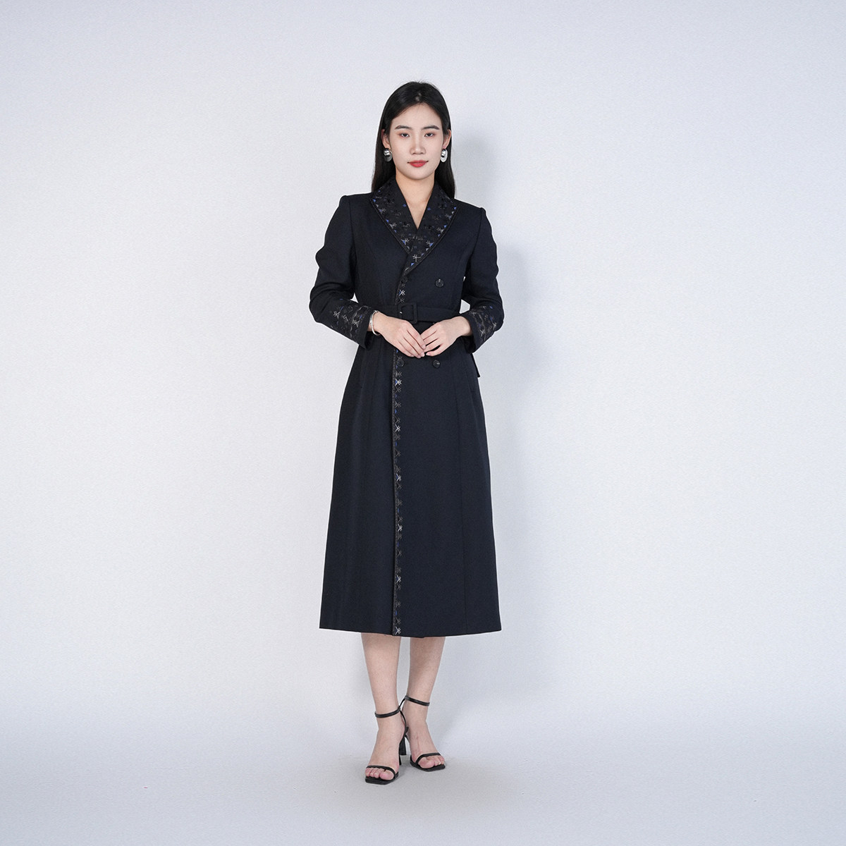 浒城古娘新款民族刺绣气质优雅V领长袖新中式国风风衣外套女春秋