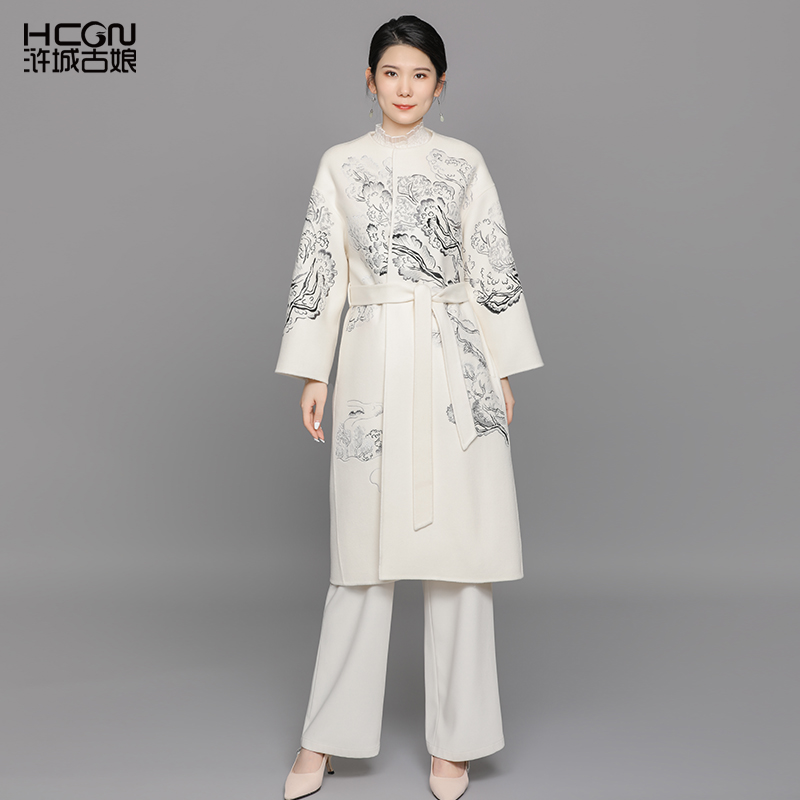 绵羊毛中长款重工刺绣大衣气质