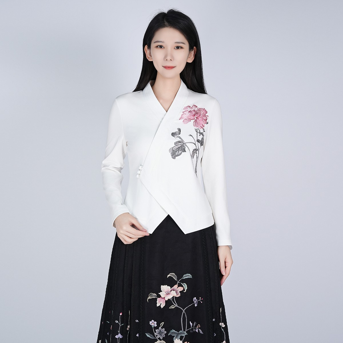 浒城古娘新款刺绣白色休闲百搭短款新中式国风长袖T恤上衣女春秋