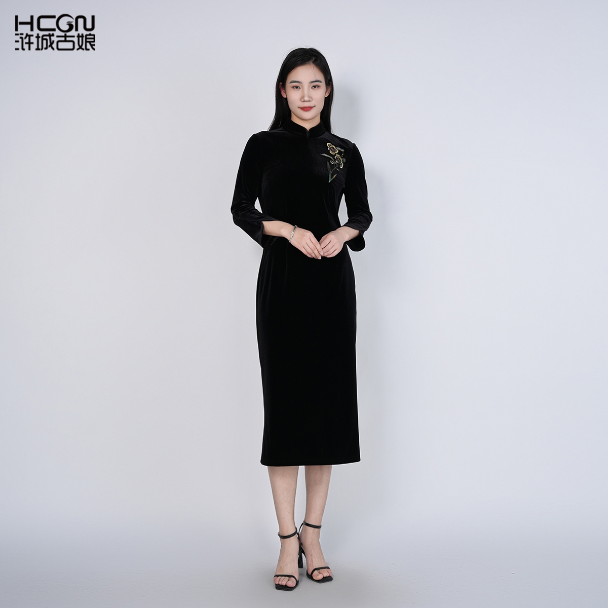 中国风丝绒刺绣优雅气质连衣裙