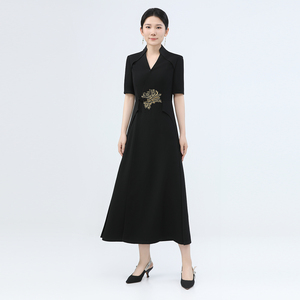 浒城古娘新款刺绣V领气质白领长款收腰新中式国风战袍连衣裙女夏