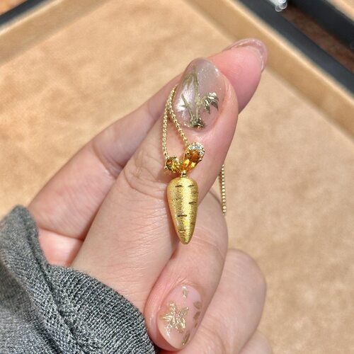 轻奢小众闪钻拉丝金色胡萝卜项链女个性钛钢不掉色锁骨链2026新款