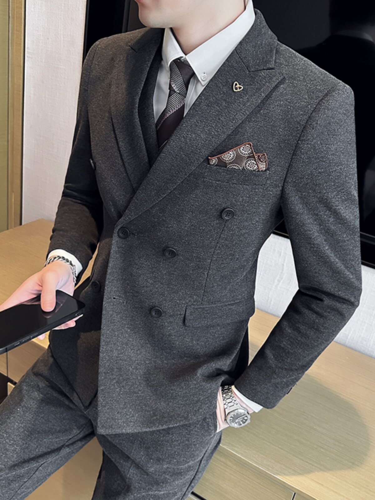 새로운 스타일의 남성용 모직 정장 한국판 슬림핏 캐주얼하고 따뜻하며 두꺼운 남성용 더블 브레스트 모직 정장 재킷