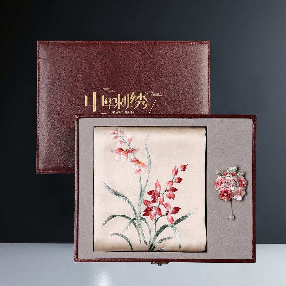 苏绣围巾年货节桑蚕丝女士刺绣胸针妈妈真丝手工披肩丝巾礼物长巾