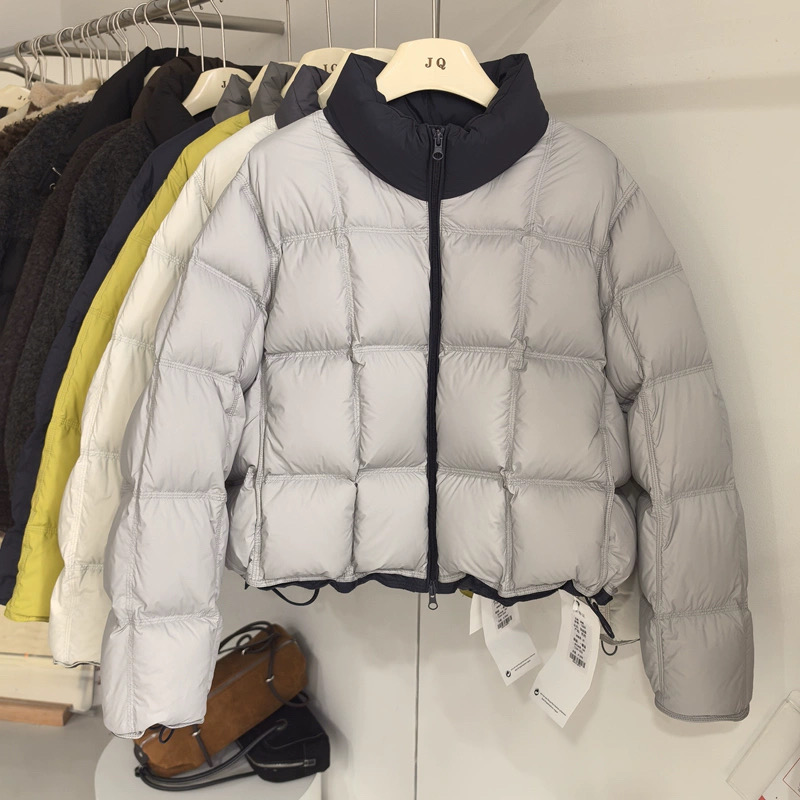 羽绒服女短款2025新款撞色拼接方块立领90白鸭绒小个子时尚冬外套