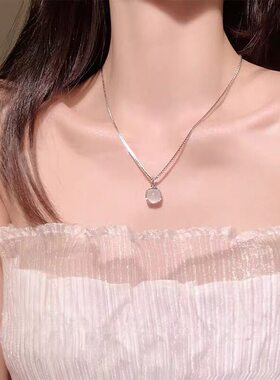 爆闪小方糖锆石吊坠项链女款简约素链小众锁骨链气质百搭颈链配饰