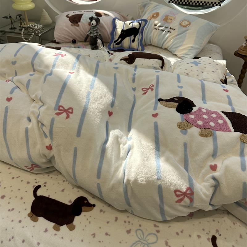 新疆包邮冬季加厚牛奶绒少女心蓝色萌萌狗毛巾绣床上四件套珊瑚绒