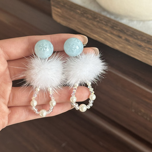 雪地诗人｜一加一shop原创设计手作小众可爱耳饰毛球耳夹蓝白