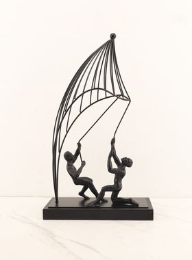 北欧创意金属撑伞人物样板房书房电视柜餐厅客厅家居玄关饰品摆件