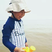 Phiên bản Hàn Quốc của các chàng trai và cô gái thủy triều chữ chính tả giẻ rách dài tay chống nắng chia đôi quần áo thể thao đồ bơi quần short đồ bơi - Đồ bơi trẻ em