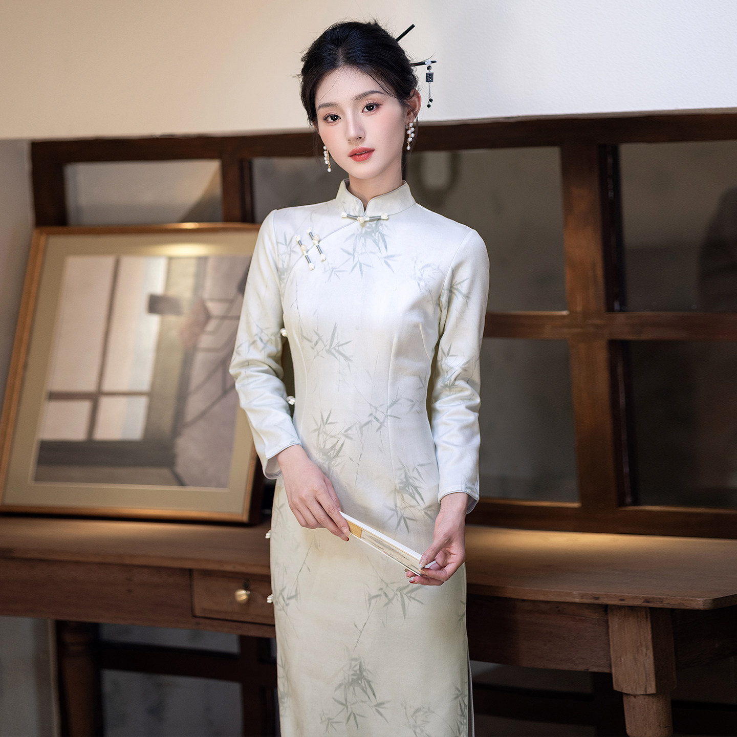 复古国风蓝色麂皮绒长袖改良旗袍